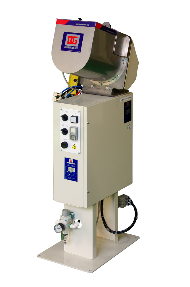 Compact nut feeder